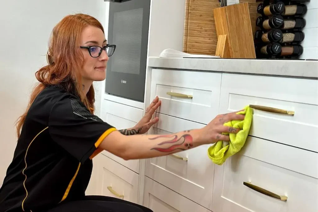 تمیز کردن کابینت ام دی اف
